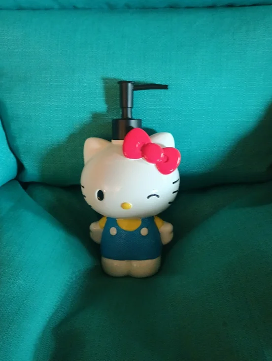 NEW Hello Kitty 2 Piece Bath Set - Picture 3 of 10